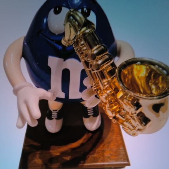 M&M'S Blue and Gold Saxophone Sculpture - Picture 1 of 7